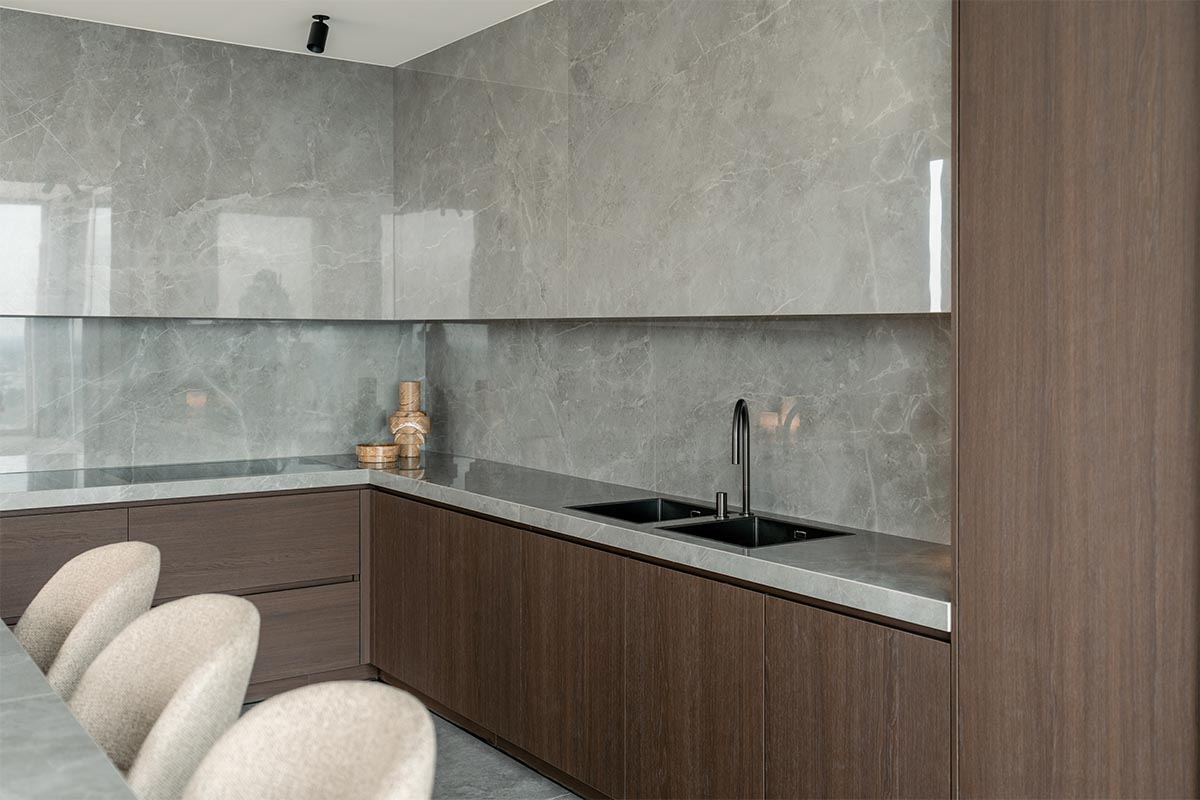 8002 UMBER BROWN 04.jpg